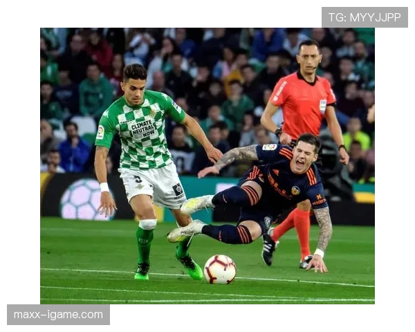 西甲闪电队成功保级，赛季末表现稳健