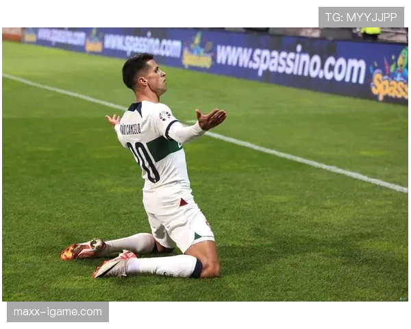 若昂·坎塞洛对比阿诺德:两种组织型边卫路径 若昂·坎塞洛对比阿诺德:两种组织型边卫路径