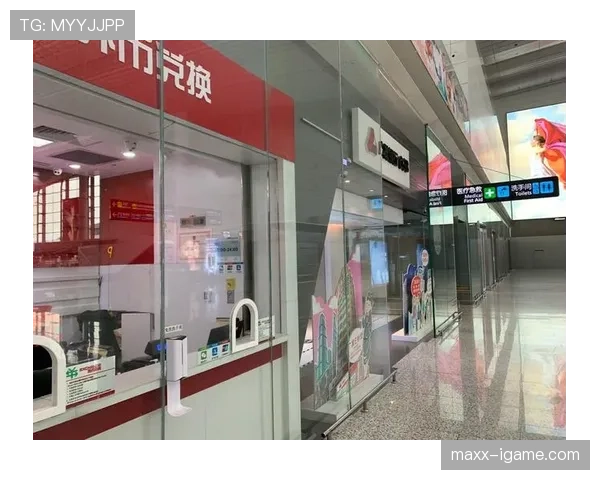 刚刷到黄雅琼的机场照，我的银行卡开始冒冷汗